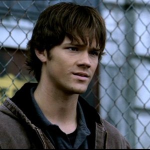 Jared Padalecki nei panni di Sam mentre chiede scusa a suo fratello dopo aver cercato di ucciderlo mentre era posseduto nell'episodio 'La rivolta' di Supernatural