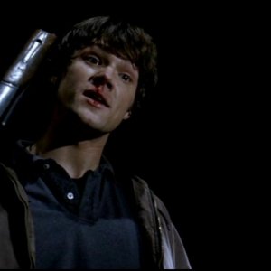 Jared Padalecki nei panni di Sam posseduto dallo spirito malvagio del dottor Ellicott nell'episodio 'Asylum' di Supernatura