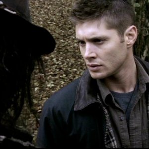 Jensen Ackles con Mike Carpenter nell'episodio 'Lo spaventapasseri' nella serie Supernatural