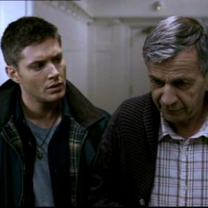Jensen Ackles e William B. Davis nell'episodio 'Lo spaventapasseri' di Supernatural