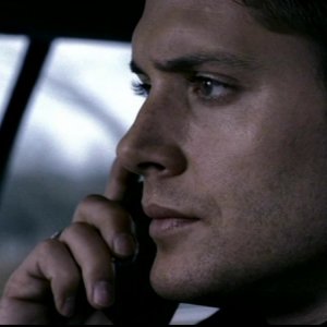 Jensen Ackles in un episodio di Supernatural dal titolo 'Lo spaventapasseri'