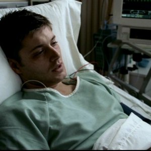 Jensen Ackles in una sequenza drammatica dell'episodio 'Faith' di Supernatural