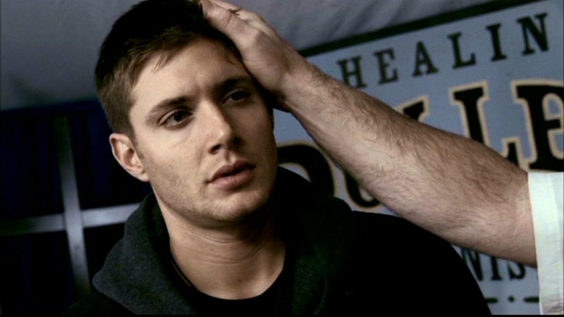 Jensen Ackles Nei Panni Di Dean Winchester Mentre Viene Guarito Da Roy Le Grange In Faith Di Supernatural 57269