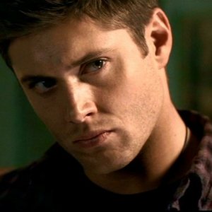 Jensen Ackles nel ruolo di Dean, discute con suo fratello del futuro nell'episodio 'Ombre' di Supernatural