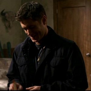 Jensen Ackles, si vendica degli scherzi subiti spolverando i boxer di Sam con la polvere che da prurito nell' episodio 'Hell House' di Supernatural