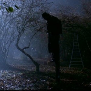 M. Carpenter interpreta lo spaventapasseri assassino nell'episodio 'Scarecrow' nella serie Supernatural