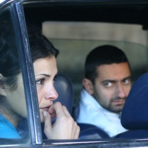 Nada Abou Farhat e Georges Khabbaz in una scena del film Sotto le bombe