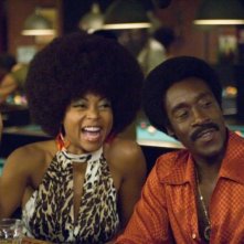 Taraji P. Henson e Don Cheadle in una sequenza del film Talk to me