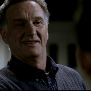 Tom Butler nell'episodio 'Scarecrow' di Supernatural