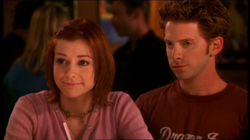 Alyson Hannigan e Seth Green in una scena dell'episodio 'L'accecante luce del giorno' della quarta stagione di Buffy - L'ammazzavampiri