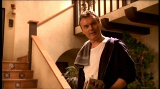 Anthony Head in una scena dell'episodio 'Fuga dall'oltretomba' della quarta stagione di Buffy - L'ammazzavampiri