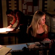 Nicholas Brendon e Sarah Michelle Gellar in una scena dell'episodio 'La matricola' della quarta stagione di Buffy - L'ammazzavampiri