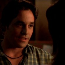 Nicholas Brendon in una scena dell'episodio 'L'accecante luce del giorno' della quarta stagione di Buffy - L'ammazzavampiri