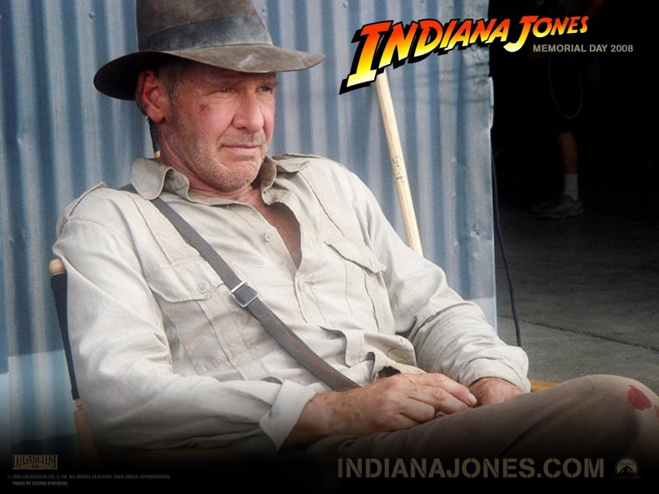 Wallpaper del film Indiana Jones e il Regno del Teschio di Cristallo con Harrison Ford sul set