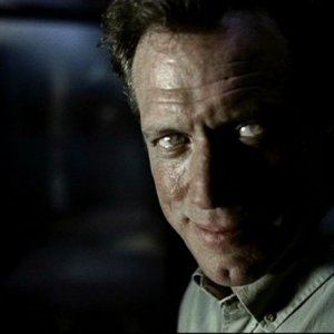 Fredric Lehne nel ruolo del Demone responsabile della morte di Mary Winchester, nell'episodio ''Tra la vita e la morte'' di Supernatural