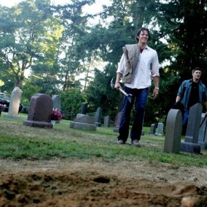 Jared Padalecki e Jensen Ackles sul set dell'episodio 'Children shouldn't play with dead things' della serie Supernatural