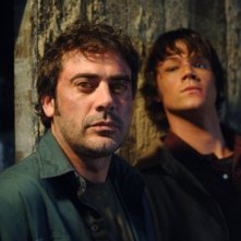 Jared Padalecki e un 'posseduto' Jeffrey Dean Morgan nell'episodio 'La trappola del diavolo' di Supernatural