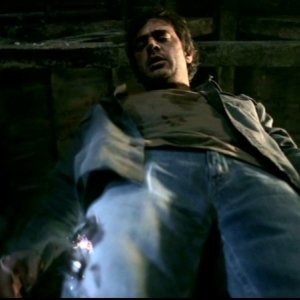Jeffrey Dean Morgan in una sequenza dell'episodio 'La trappola del diavolo' di Supernatural