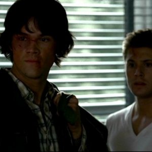 Jensen Ackles e Jared Padalecki, nei panni dei fratelli Winchester nell'episodio, 'In my time of dying' della serie Supernatura
