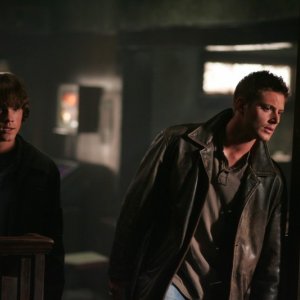 Jensen Ackles e Jared Padalecki nell'episodio 'Everybody loves a Clown', della serie Supernatural