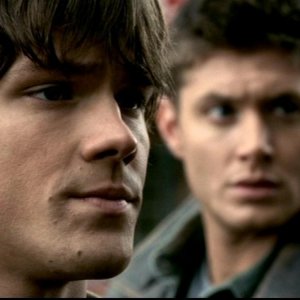 Jensen Ackles e Jared Padalecki nell'episodio 'Qualcosa di stregato' di Supernatural (stagione 1)