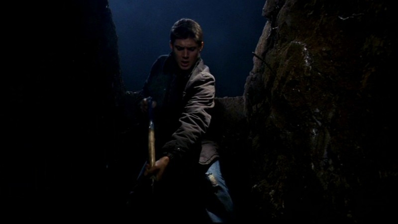 Jensen Ackles Impegnato In Una Delle Normali Attivita Di Dean Winchester Nell Episodio Il Quadro Maledetto Di Supernatural 57634