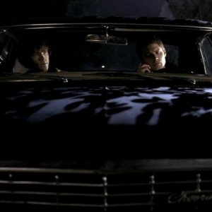 Jensen Ackles, nei panni di Dean Winchester, e Jared Padalecki nell'episodio 'Salvation' di Supernatural