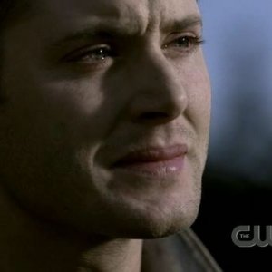 Ackles nel ruolo di Dean Winchester, mentre confessa i suoi sensi di colpa al fratello, nell'episodio 'Children shouldn't play with dead things' della serie Supernatural