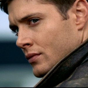 Jensen Ackles nel ruolo di Dean Winchester nell'episodio 'Qualcosa di stregato', nella serie tv Supernatural (stagione 1)