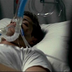 Jensen Ackles nell'episodio di apertura della seconda stagione di Supernatural, 'In my time of dying'