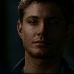 Jensen Ackles nell'episodio 'Una pistola dal passato' di Supernatural (prima stagione)