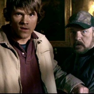 Jim Beaver, e Jared Padalecki nell'episodio 'La trappola del diavolo' di Supernatural