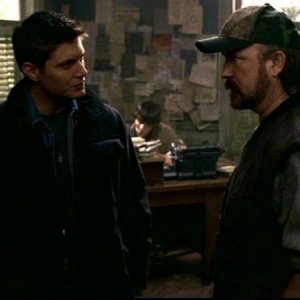 Jim Beaver, Jensen Ackles e Jim Beaver  nell'episodio 'La trappola del diavolo' di Supernatural