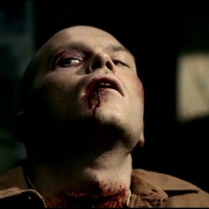 Josh Bkacker, nei panni di Caleb, un cacciatore amico dei Winchester, nell'episodio 'Salvation' di Supernatural
