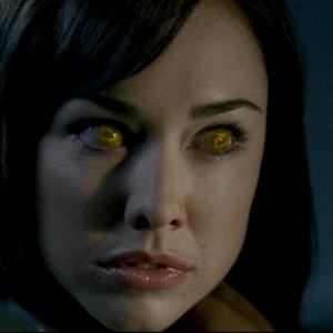 Lindsey McKeon, nel ruolo dell'Angelo della Morte, mentre è posseduta dal Demone, nell'episodio 'In my time of dying'