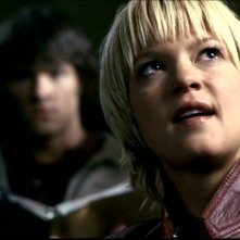 Nicki Lynn Aycox e Jared Padalecki, durante la scena dell'esorcismo nell'episodio 'La trappola del diavolo' di Supernatural
