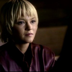 Nicki Lynn Aycox, nel ruolo di Meg, una ragazza posseduta, nell'episodio 'Una città da salvare' di Supernatural