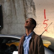 Peppino Mazzotta in una scena del noir La velocità della luce