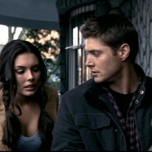 Taylor Cole e Jensen Ackles nell'episodio 'Il quadro maledetto' di Supernatural
