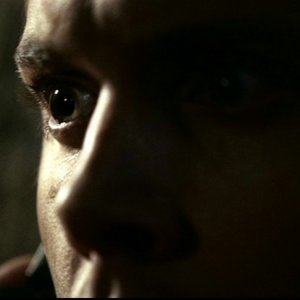 Un primissimo piano di Jensen Ackles, nel ruolo di Dean Winchester, nell'episodio 'La trappola del diavolo' di Supernatural