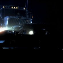 Un tir investe l'Impala dist ruggendola nel cliff-hanger di fine stagione della serie Supernatural, episodio 'La trappola del diavolo'