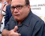 DeVito fa la corte a Kristen Bell