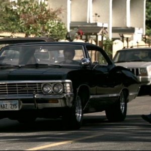 Gabriel Tigerman, nel ruolo di Andy Gallagher, mentre si allontana nell'Impala di Dean, interpretato da Jensen Ackles nell'episodio 'Simon said' della serie Supernatural