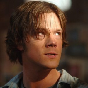 Padalecki in una scena di Nato sotto una cattiva stella della serie tv Supernatural