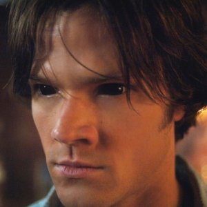 Padalecki nel ruolo di Sam mentre è posseduto da un demone nell'episodio 'Born under a bad sign' della serie tv Supernatural