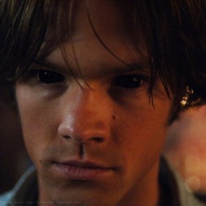 Jared Padalecki, nel ruolo di Sam mentre è posseduto dal demone che possedeva Meg nella prima stagione, nell'episodio 'Born under a bad sign' della serie tv Supernatural