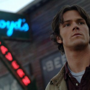 Jared Padalecki nell'episodio Patto con il diavolo della serie Supernatural
