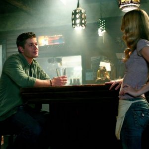 Jensen Ackles e Alona Tal nell'episodio 'Simon said' della serie tv Supernatural (stagione 2)