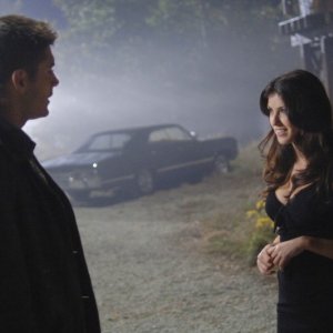 Jensen Ackles e e la demone Christie Laing nell'episodio 'Crossroad Blues' della serie Supernatural