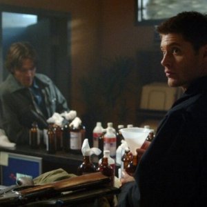 Jensen Ackles e Jared Padalecki nell'episodio 'Croatoan' della serie Supernatural